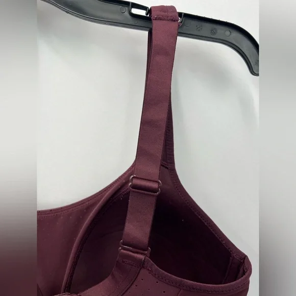 Lululemon Run Times High Support Sports Bra Size 34D Color Burgundy - Picture 10 of 12